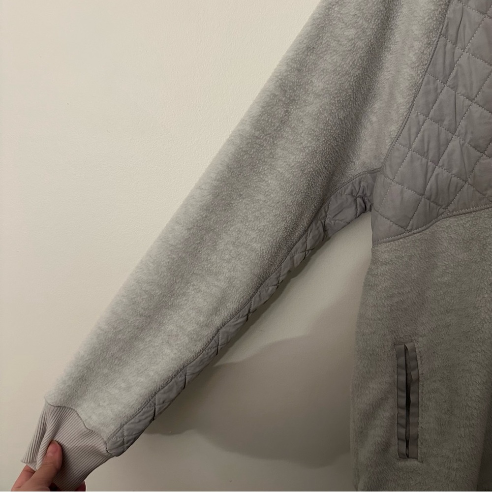 ⭐️ Abercrombie & Fitch | Gray Asymmetrical Quilted Jacket - Picture 3 of 7